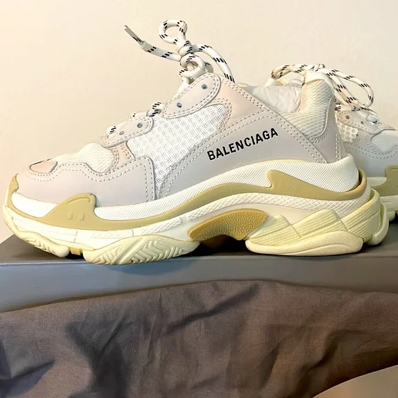 Balenciaga Triple S - Picture 3 of 6